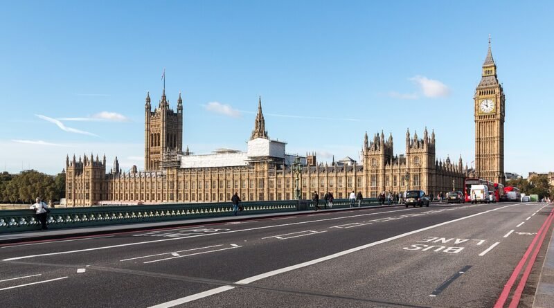 Healey to Unveil Cautious First Budget as Borrowing Costs Climb